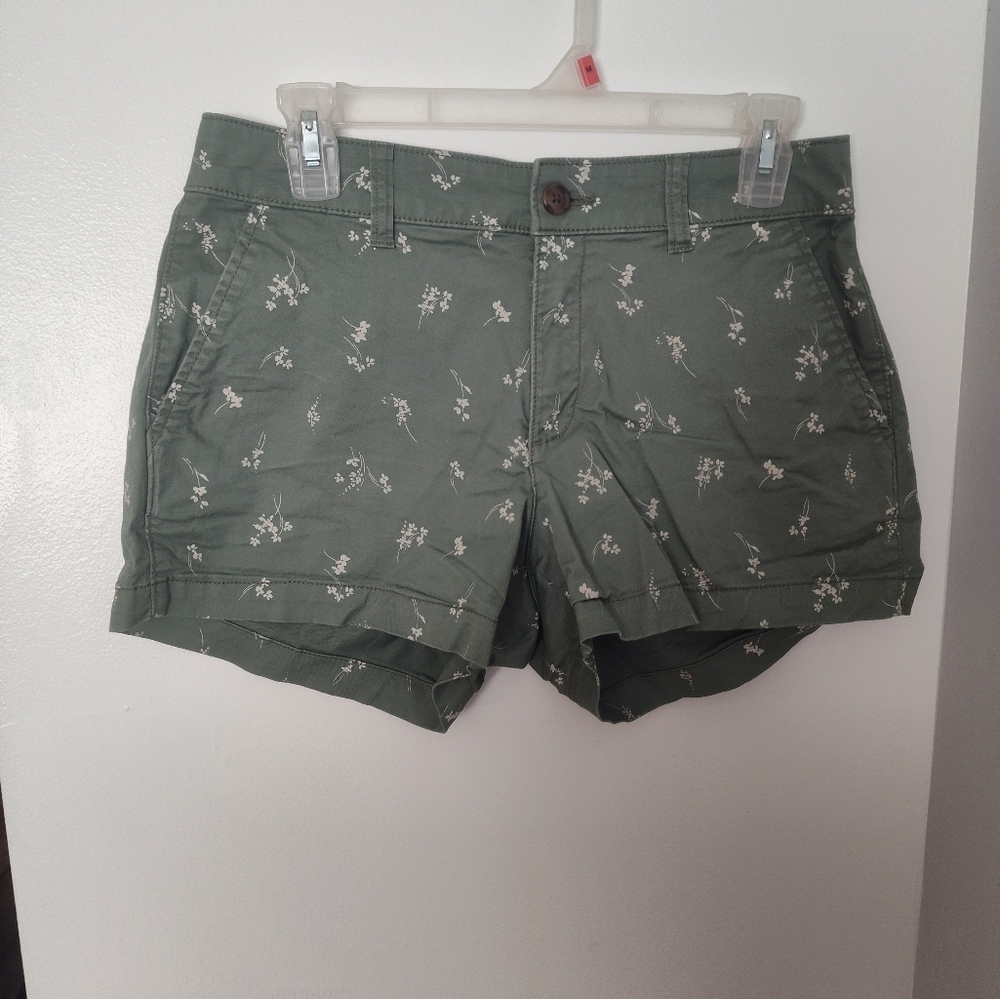 Gap khaki green shorts size 2 #182 - Picture 2 of 3